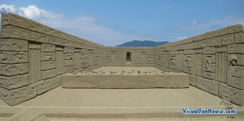 Talking Walls Sand Sculpture